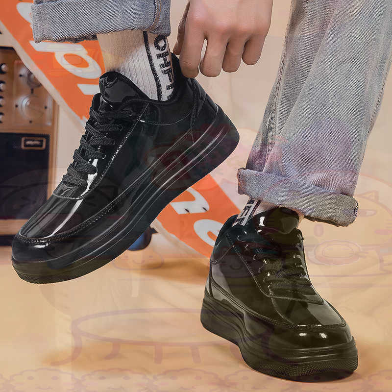 Trending Tech Accessories - Stivali Taglia 33 Scarpe da tennis
