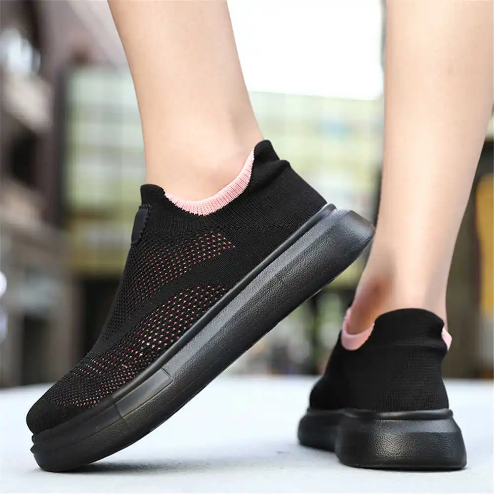 Trending Tech Accessories - Calze con plateau scarpe marroni per